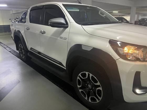 TOYOTA HILUX 2.8 D-4D TURBO DIESEL CD SRV 4X4 AUTOMÁTICO